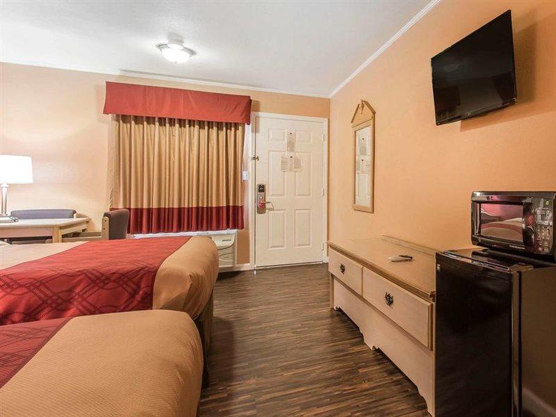 Econo Lodge Cornersville Exterior photo