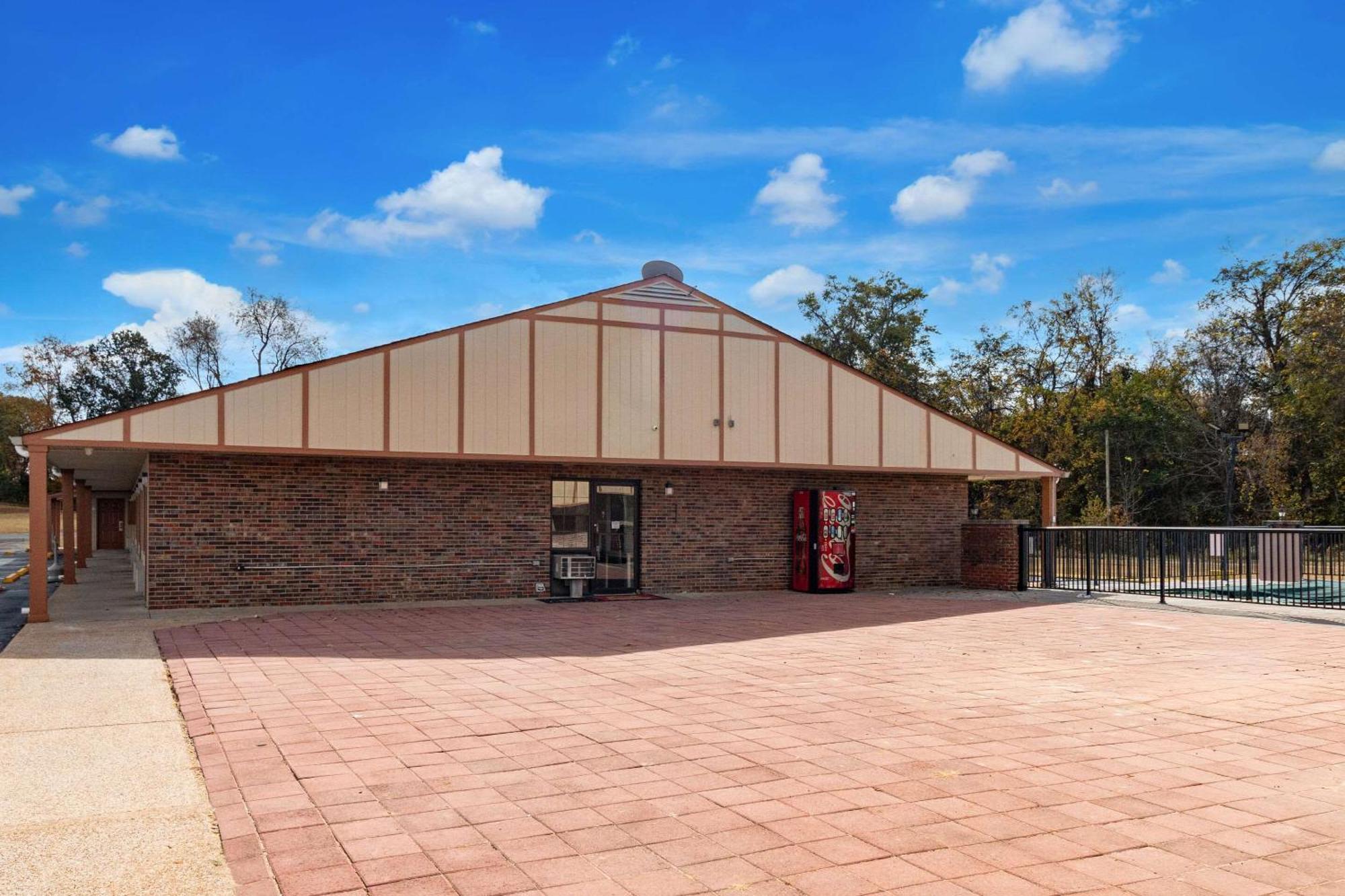 Econo Lodge Cornersville Exterior photo