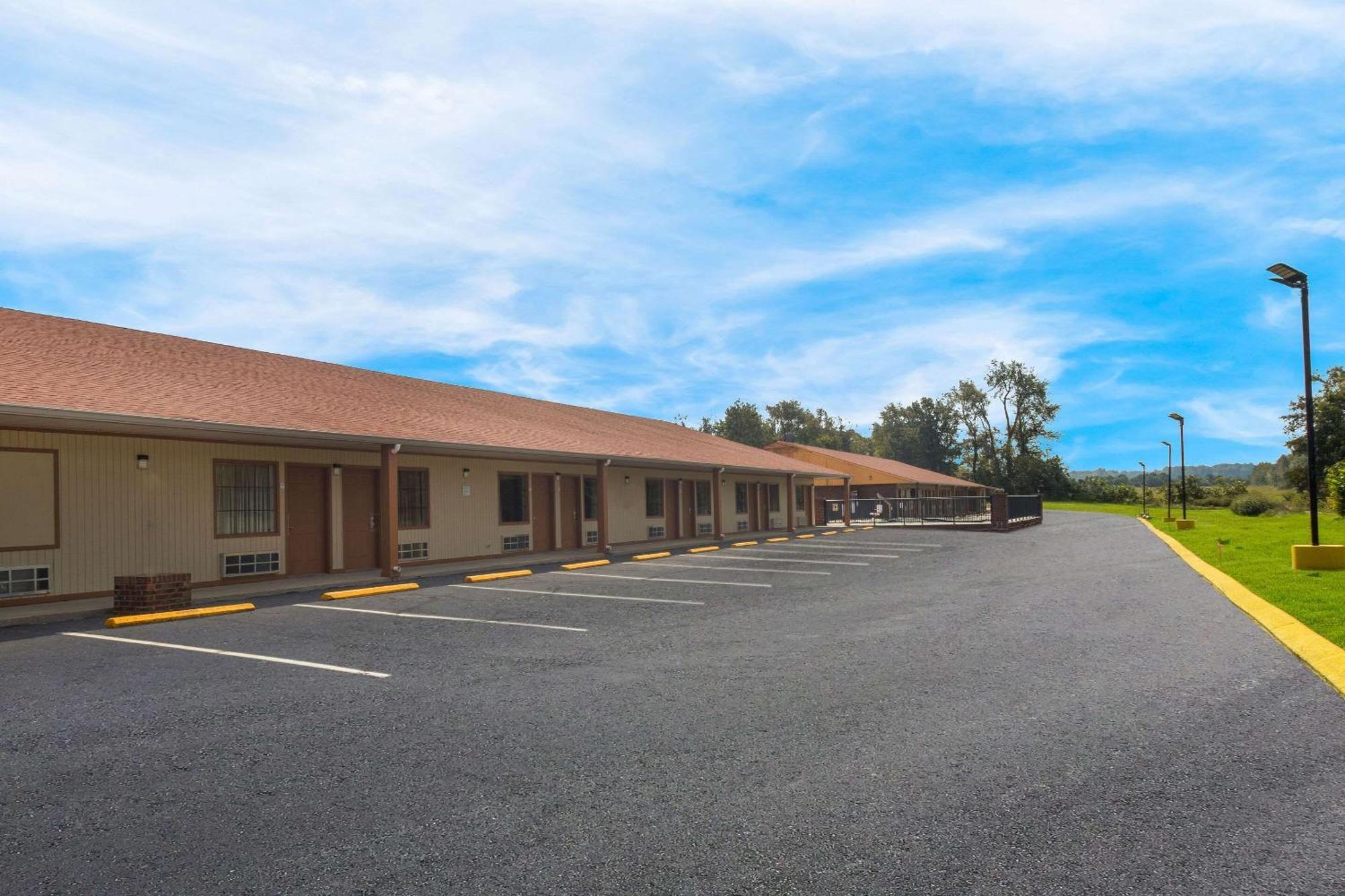 Econo Lodge Cornersville Exterior photo