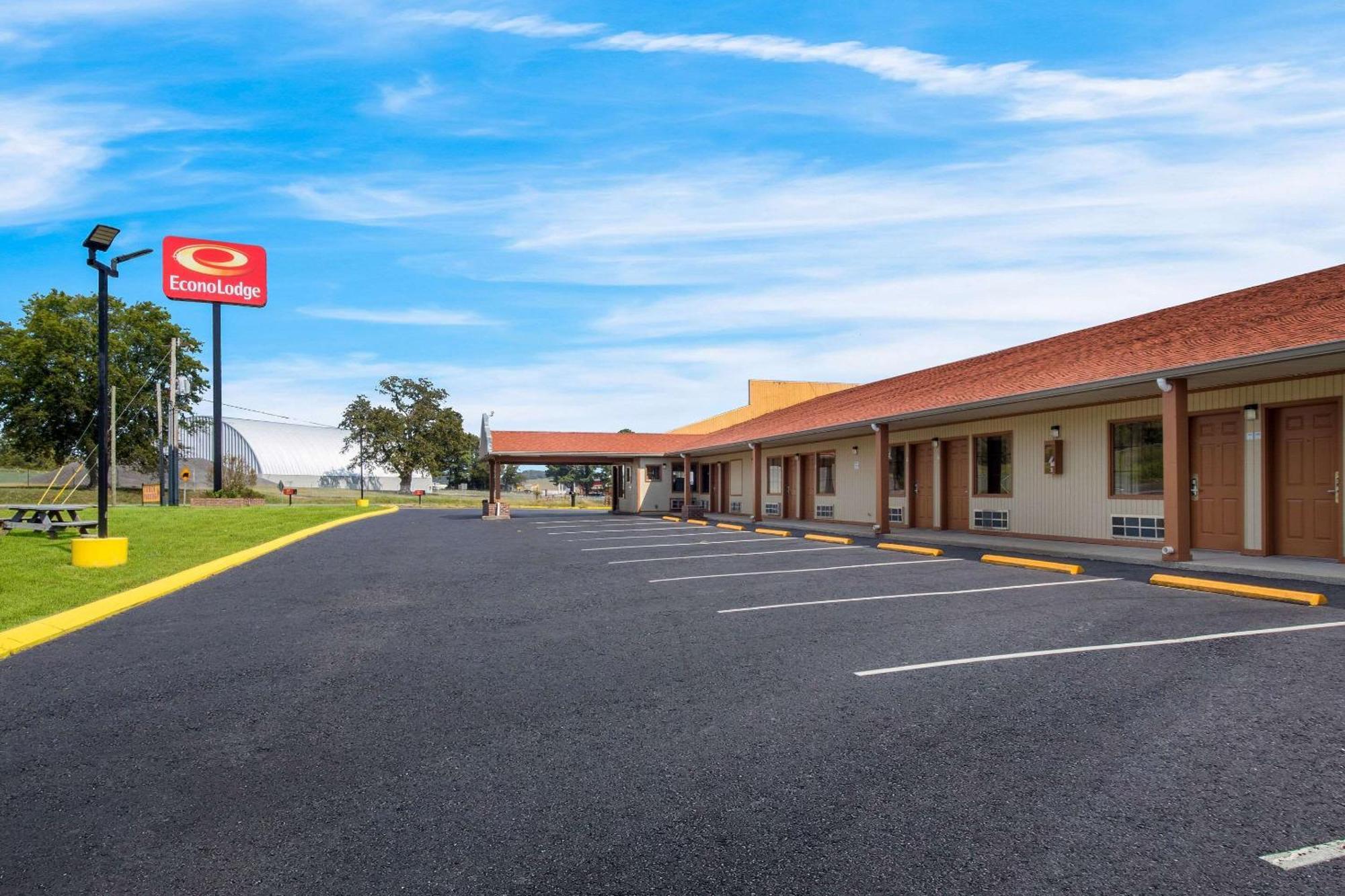 Econo Lodge Cornersville Exterior photo