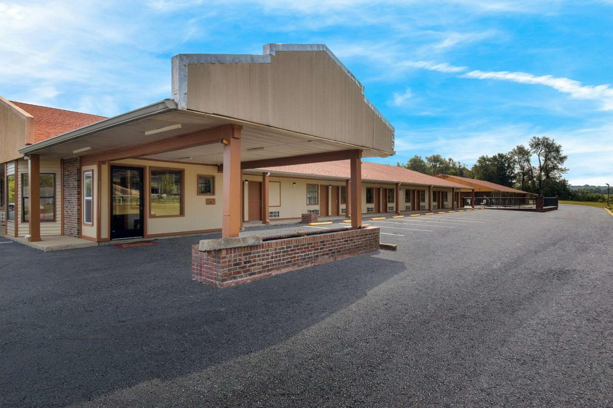 Econo Lodge Cornersville Exterior photo
