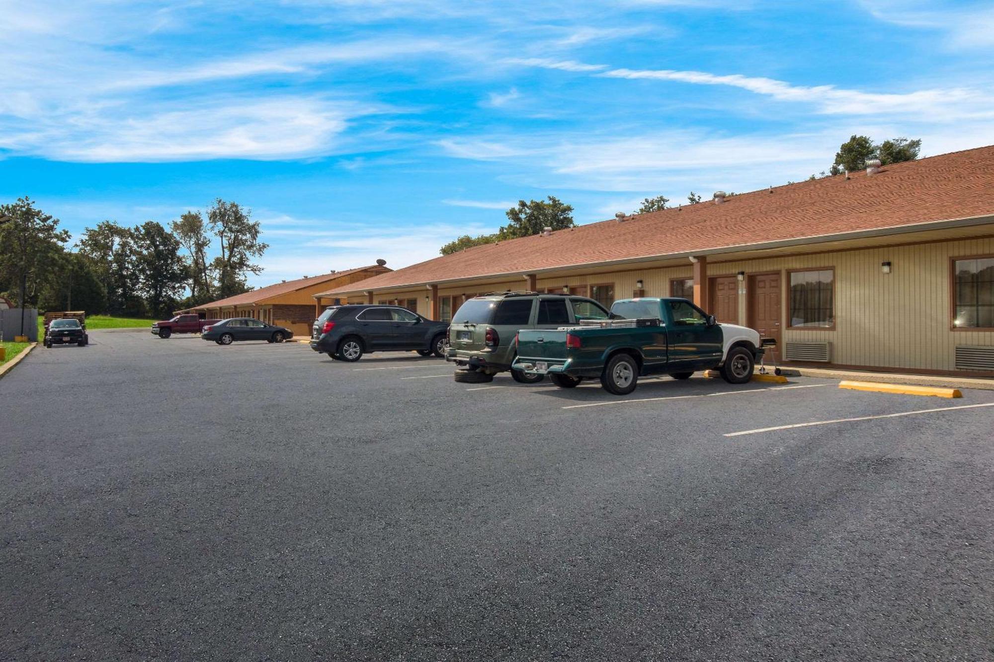 Econo Lodge Cornersville Exterior photo
