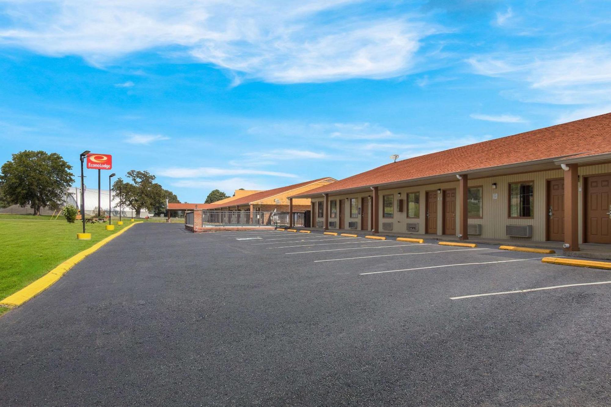 Econo Lodge Cornersville Exterior photo